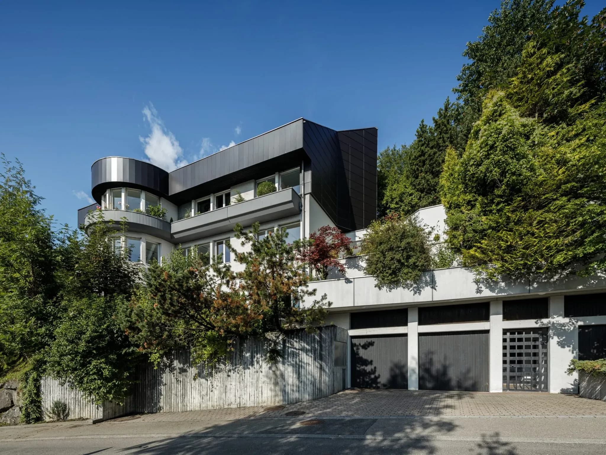 Rent Luxury Villa at Lake Lucerne – Hiking and Nature Trips